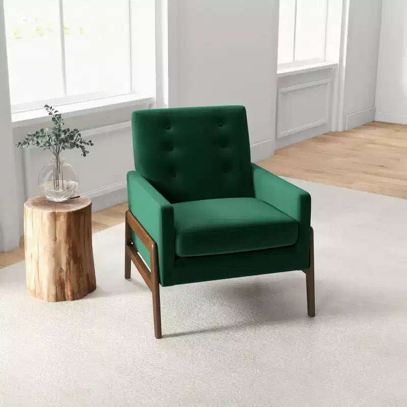 Fauteuil moderne en velours avec dossier capitonné et pieds en bois massif