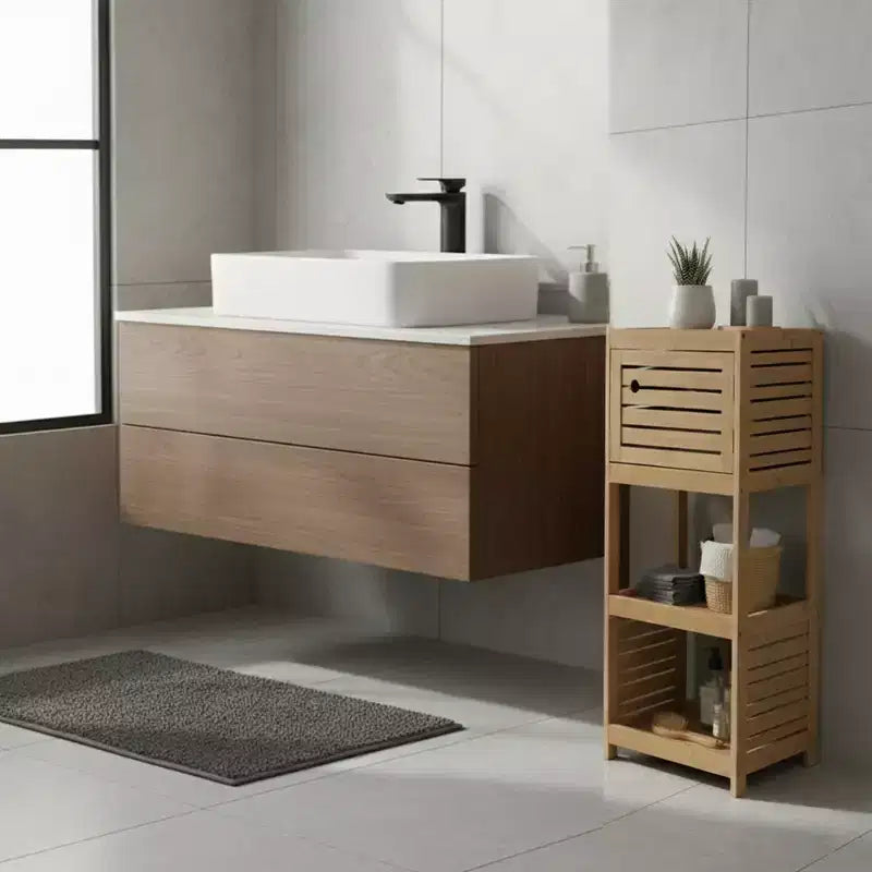 Meuble de rangement compact pour salle de bain avec étagères ouvertes et porte ventilée