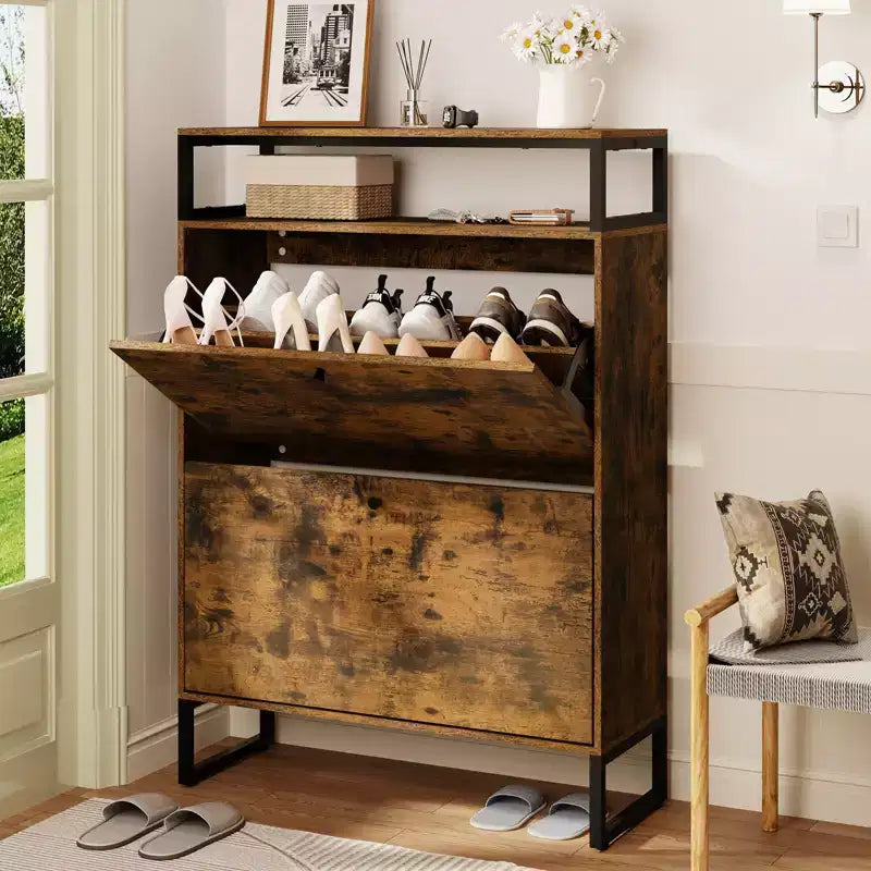 Meuble à chaussures en bois de style médiéval