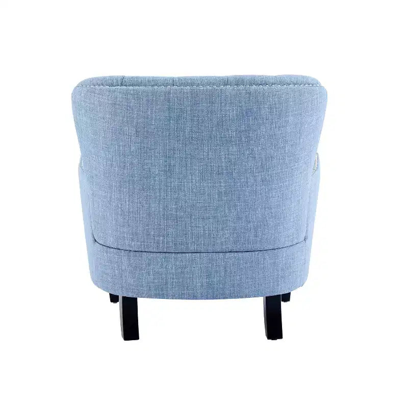 Un fauteuil inclinable capitonné de style vintage orné de rivets et de pieds en bois