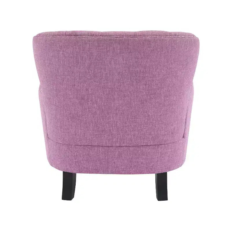 Un fauteuil inclinable capitonné de style vintage orné de rivets et de pieds en bois