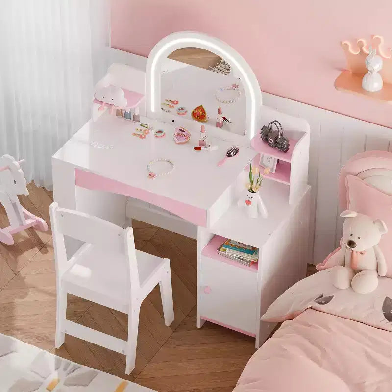 Coiffeuse avec rangements ouverts et étagères