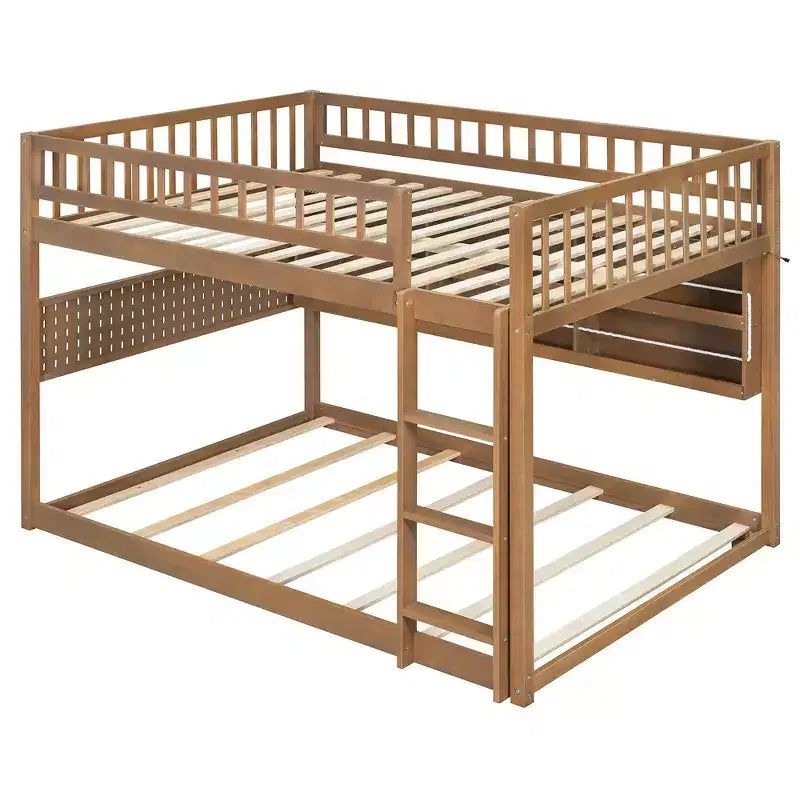 Lit superposé Full XL au-dessus d'un lit Queen avec étagères intégrées, lumières à couleur changeante et panneau perforé