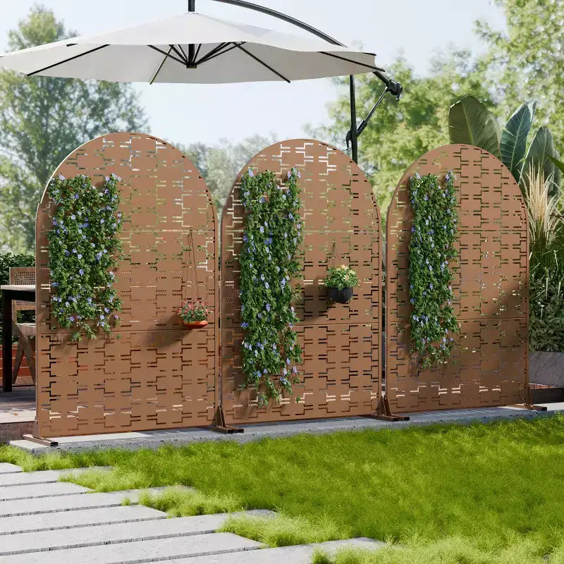 Paravent de confidentialité autoportant en métal cintré de 72H x 47L po, couleur gris clair/brun, pour jardin, patio, terrasse, cour