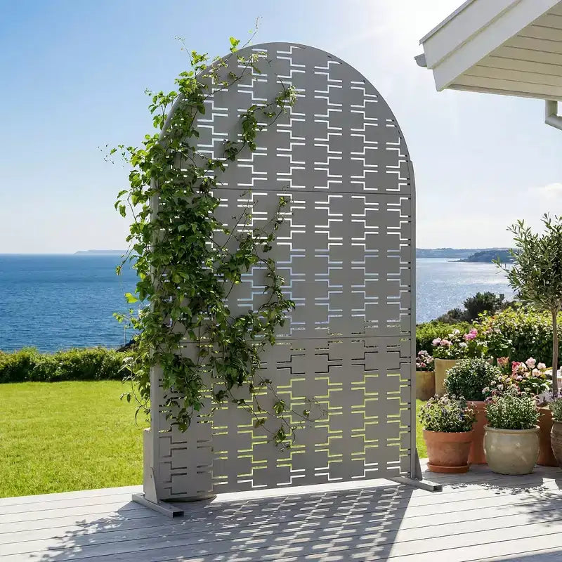 Paravent de confidentialité autoportant en métal cintré de 72H x 47L po, couleur gris clair/brun, pour jardin, patio, terrasse, cour